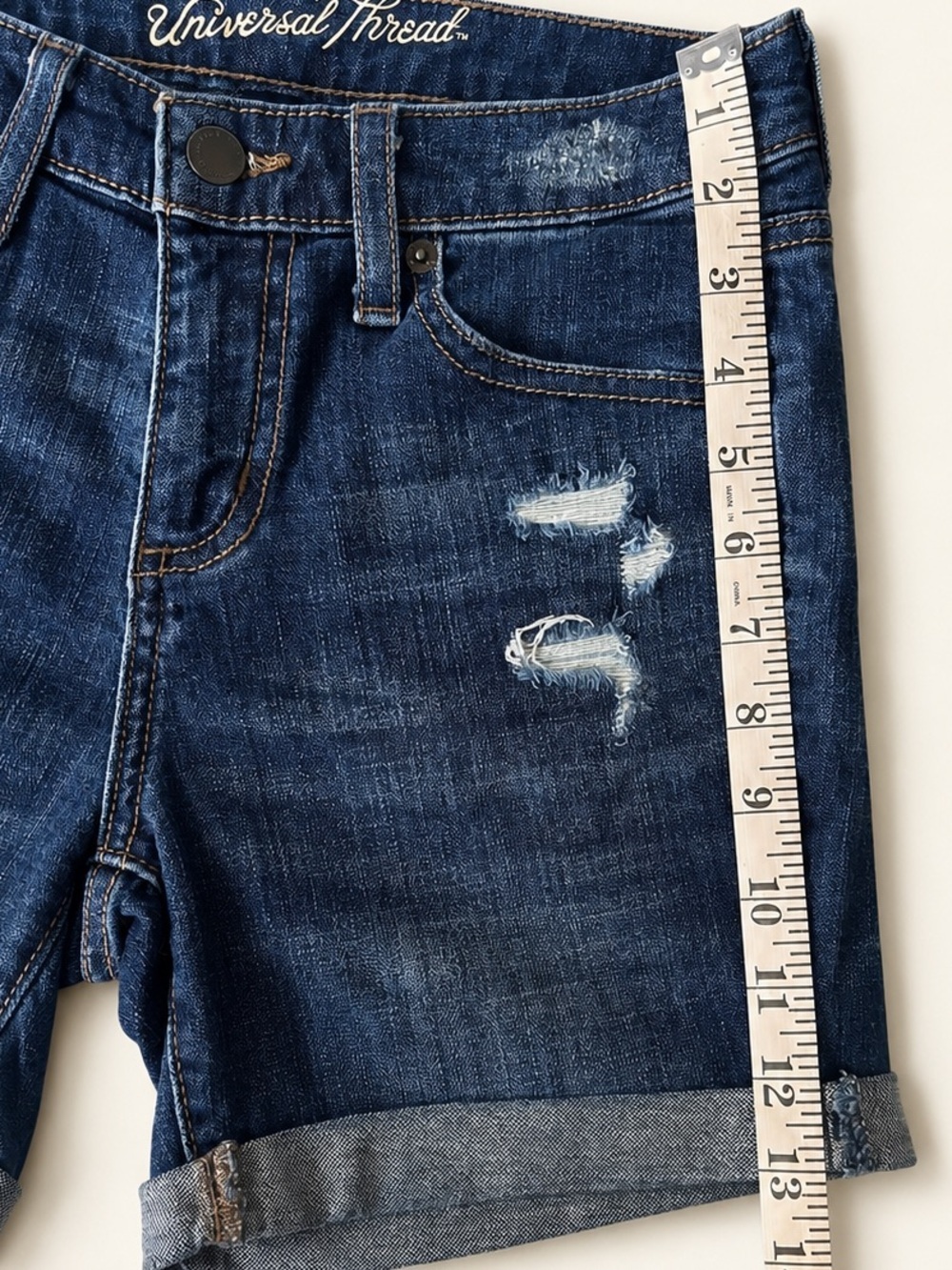 Universal Thread Mid Rise Boyfriend Short - Picture 6 of 9